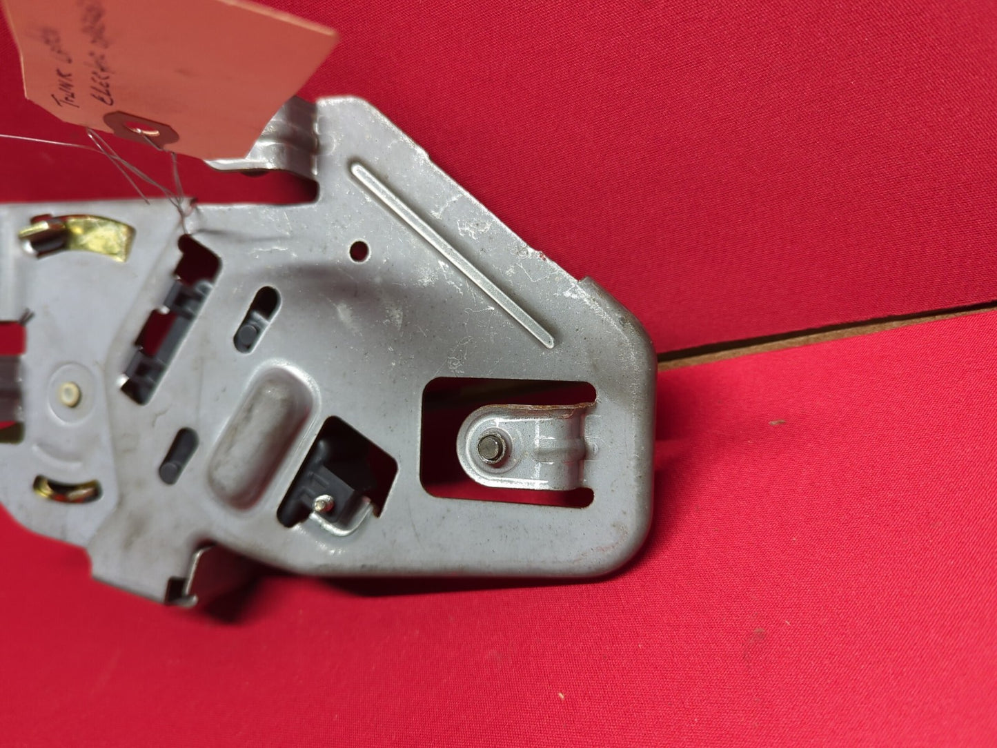 2001 2002 2003 2004 Jeep Grand Cherokee - Liftgate Hatch Lock Actuator 5018479AB