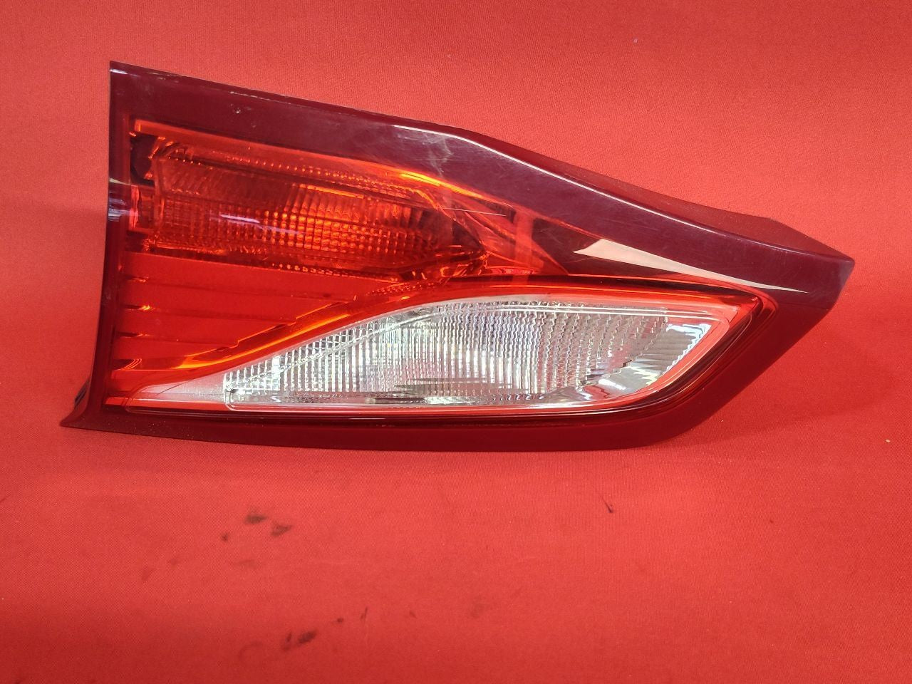 18-19 Chevy Equinox RIGHT PASSENGER INNER Liftgate Mounted Tail Light Lamp