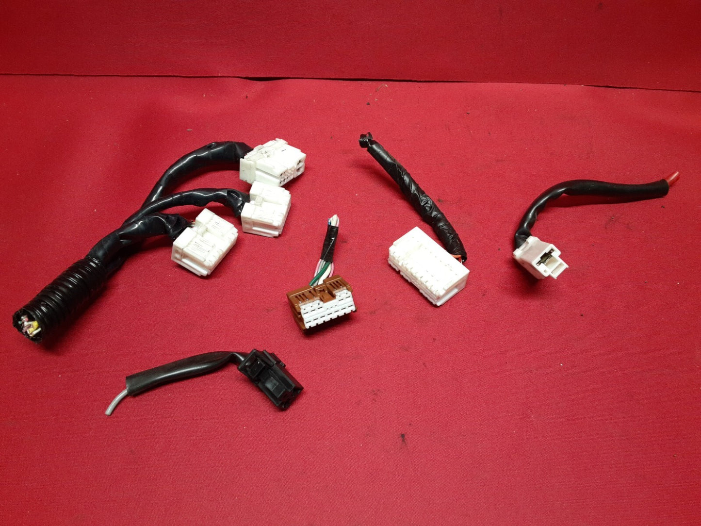 2011 - 2020 Infiniti LEFT Kick Panel Fuse Junction Block 24351-79903 PIGTAILS