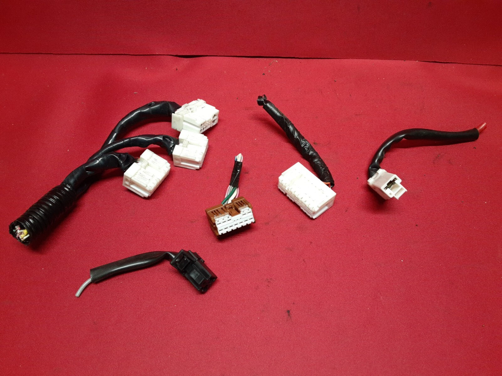 2011 - 2020 Infiniti LEFT Kick Panel Fuse Junction Block 24351-79903 PIGTAILS