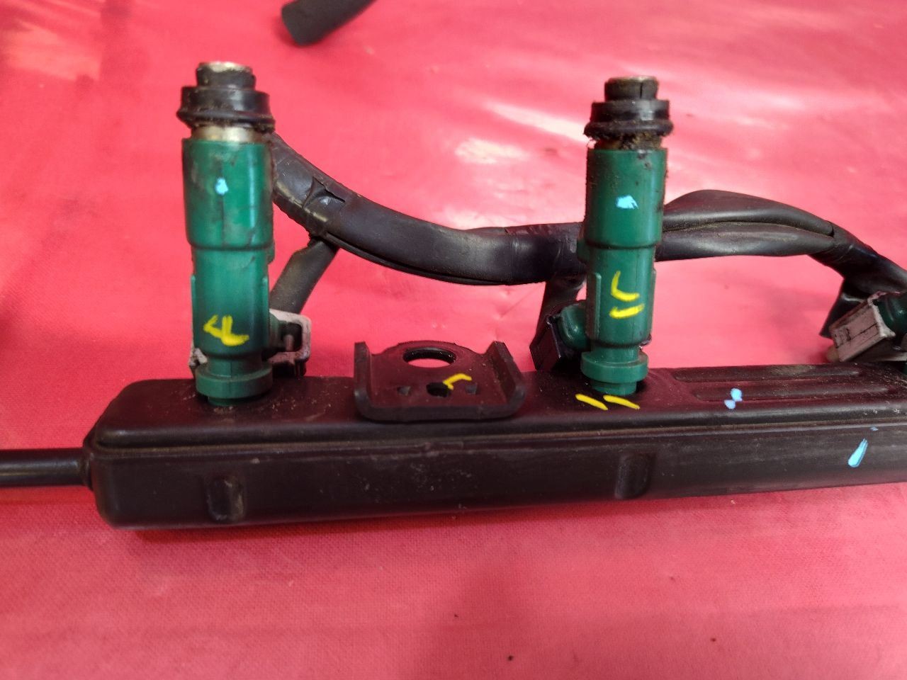 2001-2003 Toyota Prius Fuel Injector Rail Ramp w/ Injectors 23814-21040