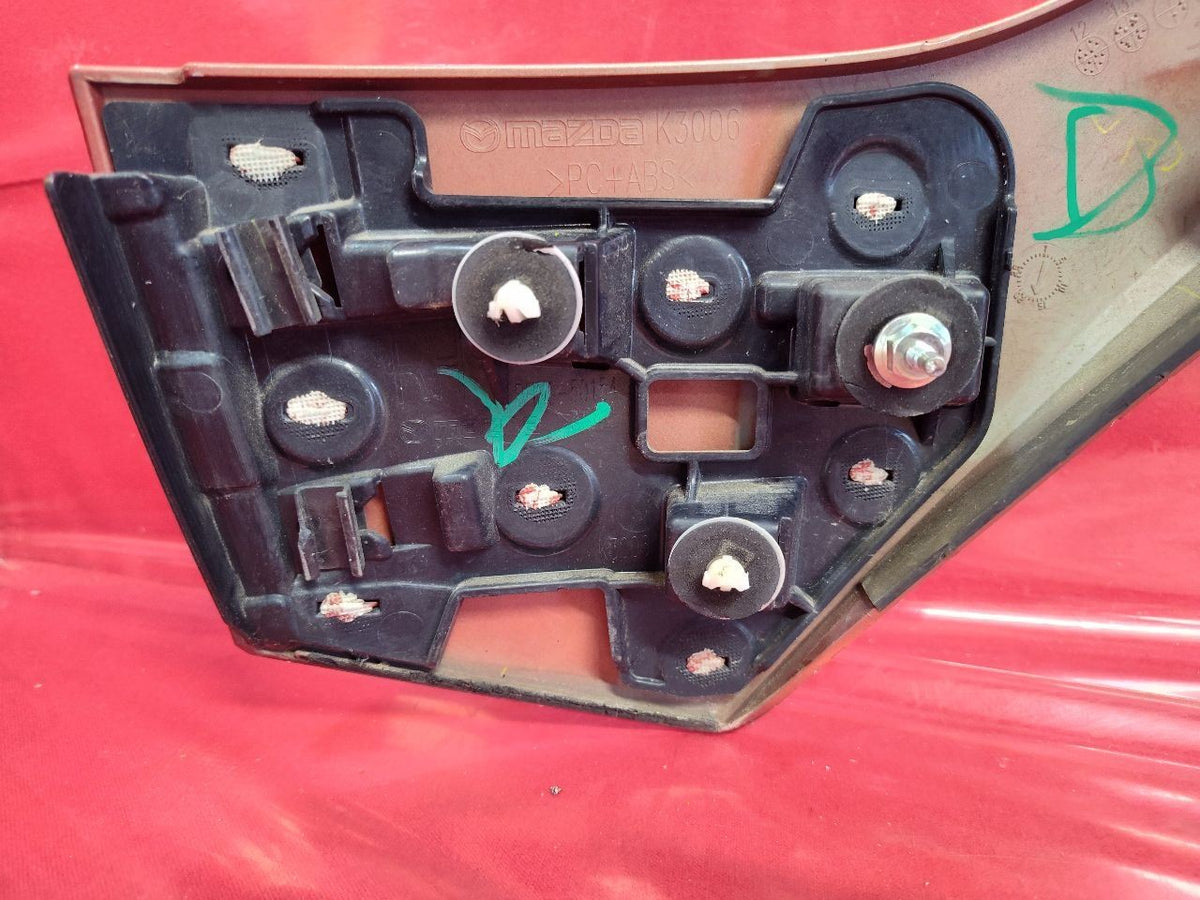 2014-2018 Mazda3 Hatch Gate License Trim JAPAN + Smart Key + Camera 41V Soul Red