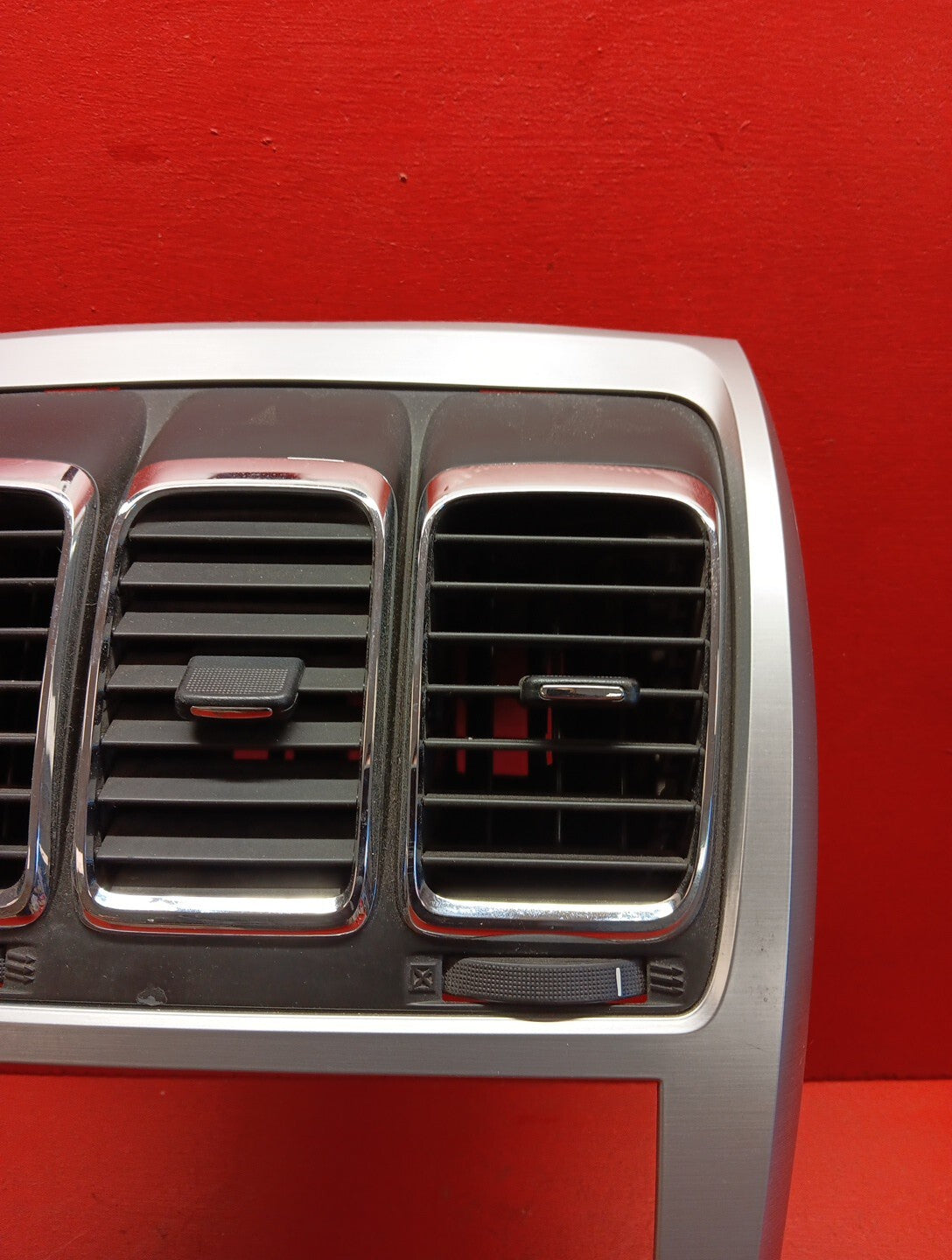 2007-2012 GMC Acadia Center Dash Climate Trim Bezel W/ Vents 20983357