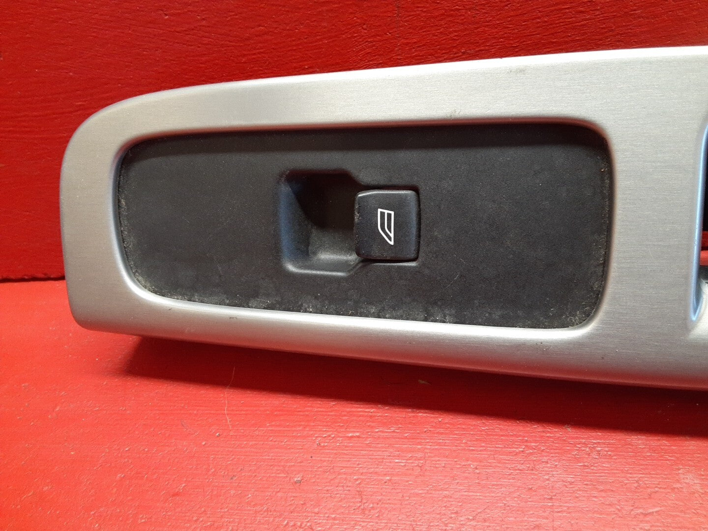 2004 - 2007 Volvo V50 S40 FRONT RIGHT PASSENGER Side Window Switch and Bezel