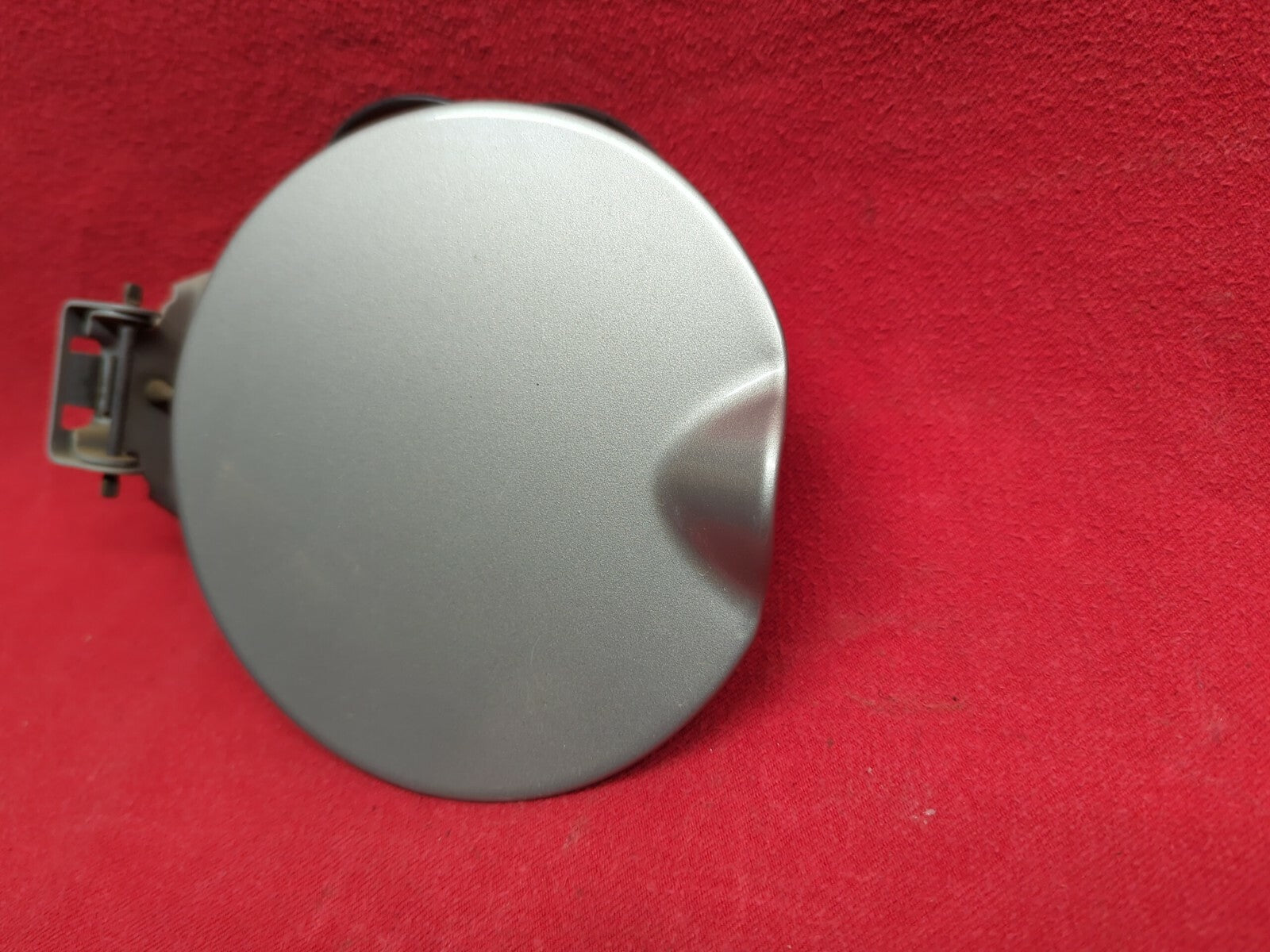 1999 - 2004 Jeep Grand Cherokee WJ Fuel Filler Door Lid w/ Cap ROUND Silver