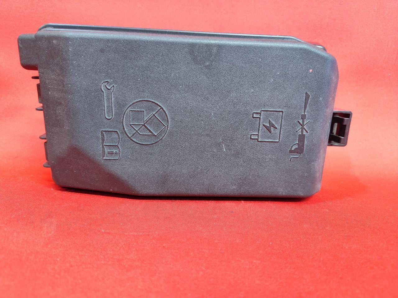 2014-2016 Chevrolet Chevy Spark EV Electric Engine Fuse Box Junction Block - 69k
