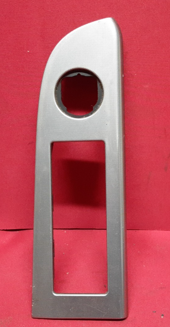 2006 - 2010 Jeep Grand Cherokee LEFT Master Window Door Bezel X35008303TJ