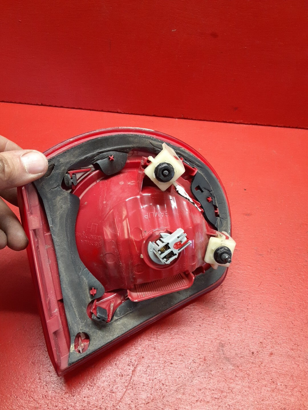 2009-2012 Chevrolet Traverse LEFT DRIVER INNER Tail Light Stop Lamp 25952322