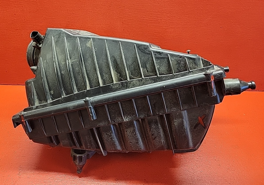 2013-2018 Land Rover Range Rover Right Air Filter Cleaner Box Assembly LR095792