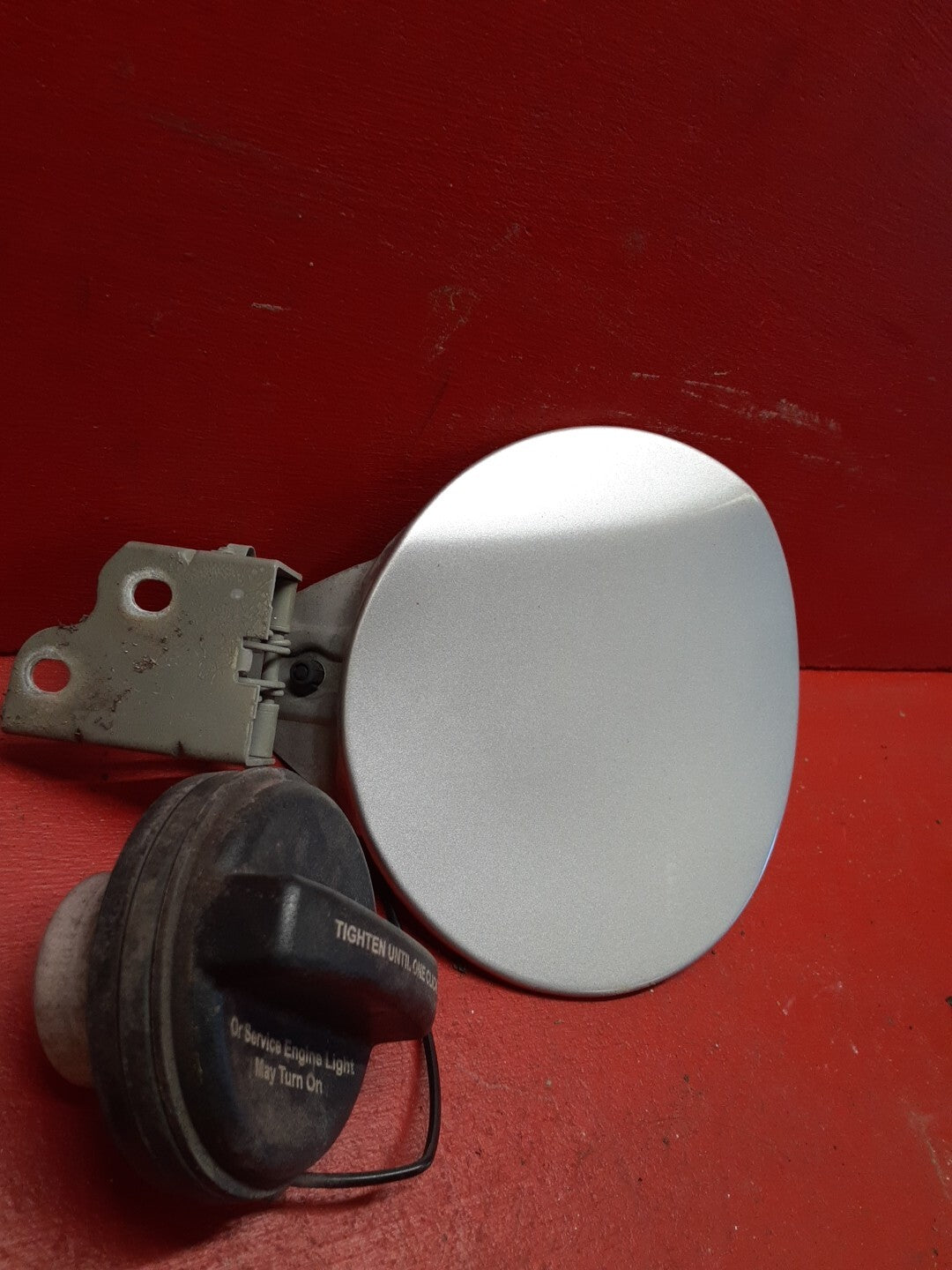 2013-2015 Chevrolet Spark Fuel Door W/ Cap OEM Switchblade Silver 95090206