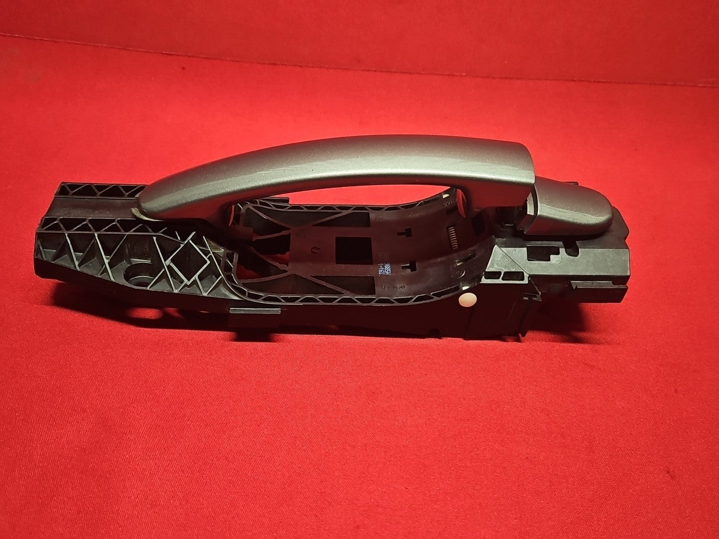 2009 - 2018 VW Tiguan FRONT RIGHT PASSENGER Door Handle D7S: Alpine Gray