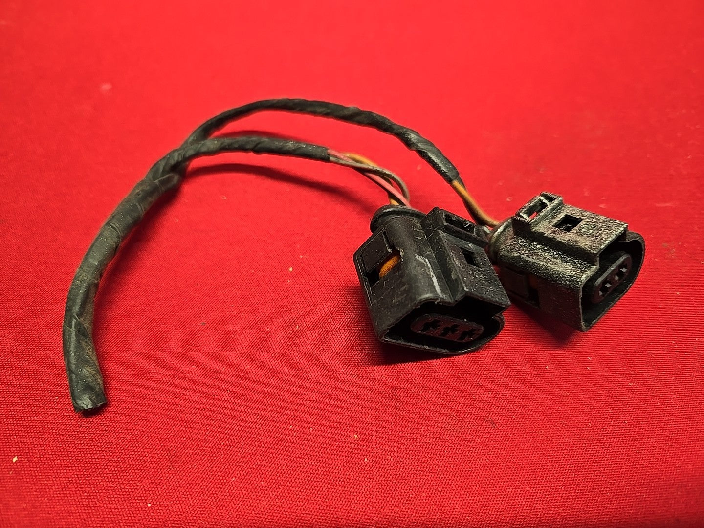 1998-2005 VW Volkswagen Beetle RIGHT PASSENGER Tail Light Lamp - PIGTAIL WIRES