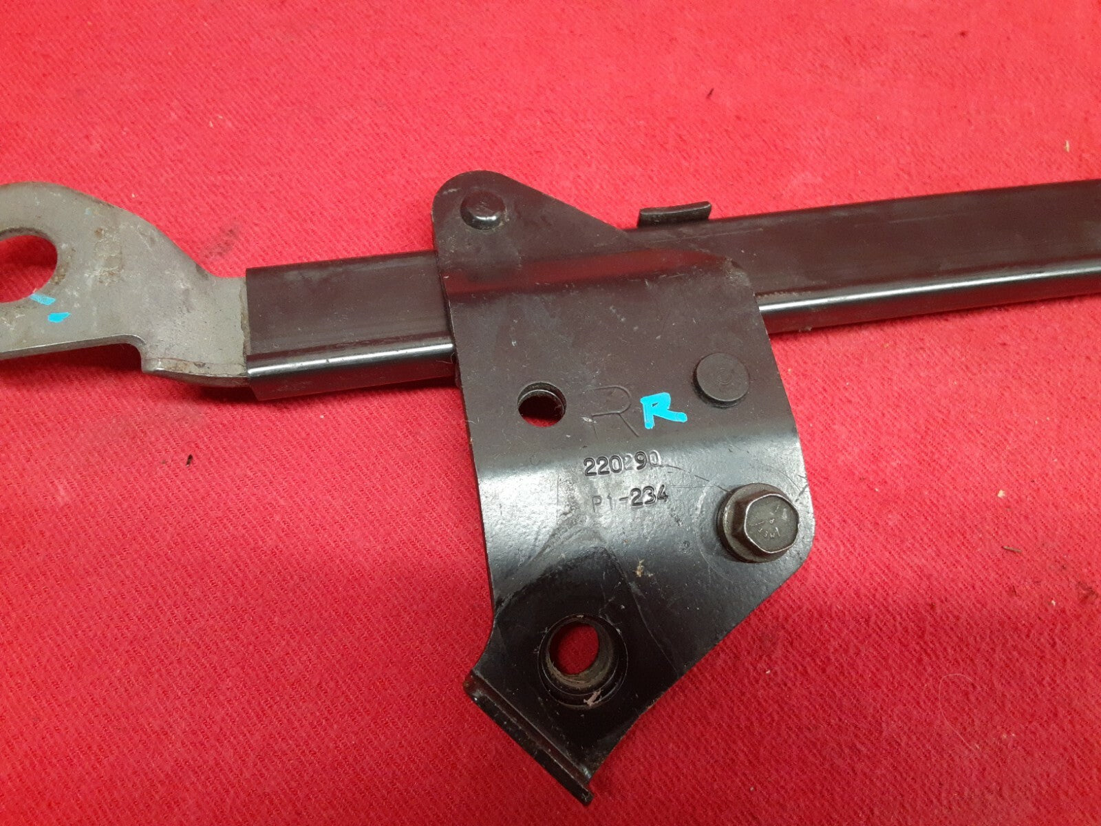 1991 1992 1993 1994 Ford Explorer RIGHT FRONT Seat Belt Buckle Slide Rail 