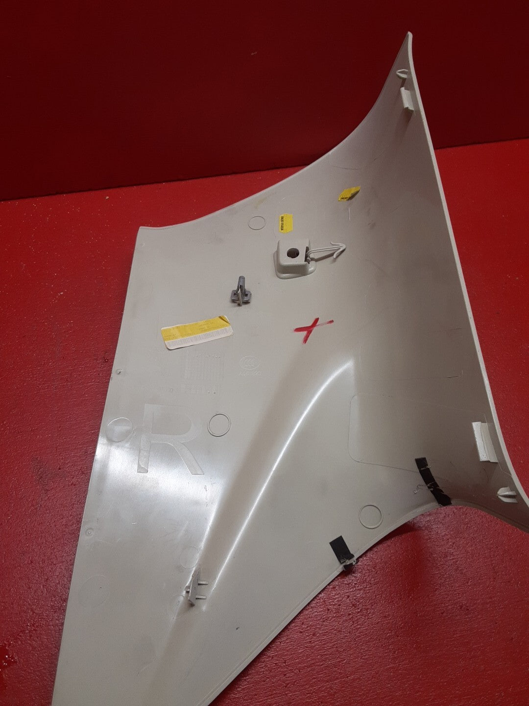 2013-2017 Land Rover Range Rover Right Rear D Pillar Trim Ivory LR103003