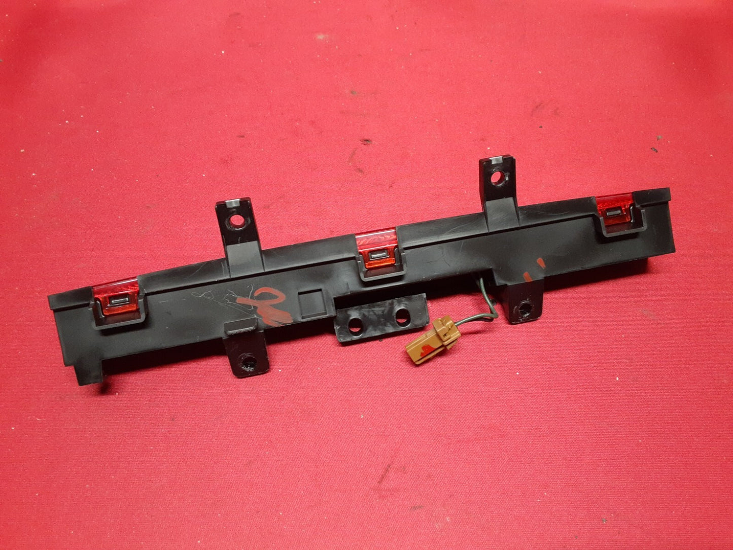 2011 - 2019 Infiniti High Mount Third 3rd Brake Light Stop Lamp 	26590-1MA0A
