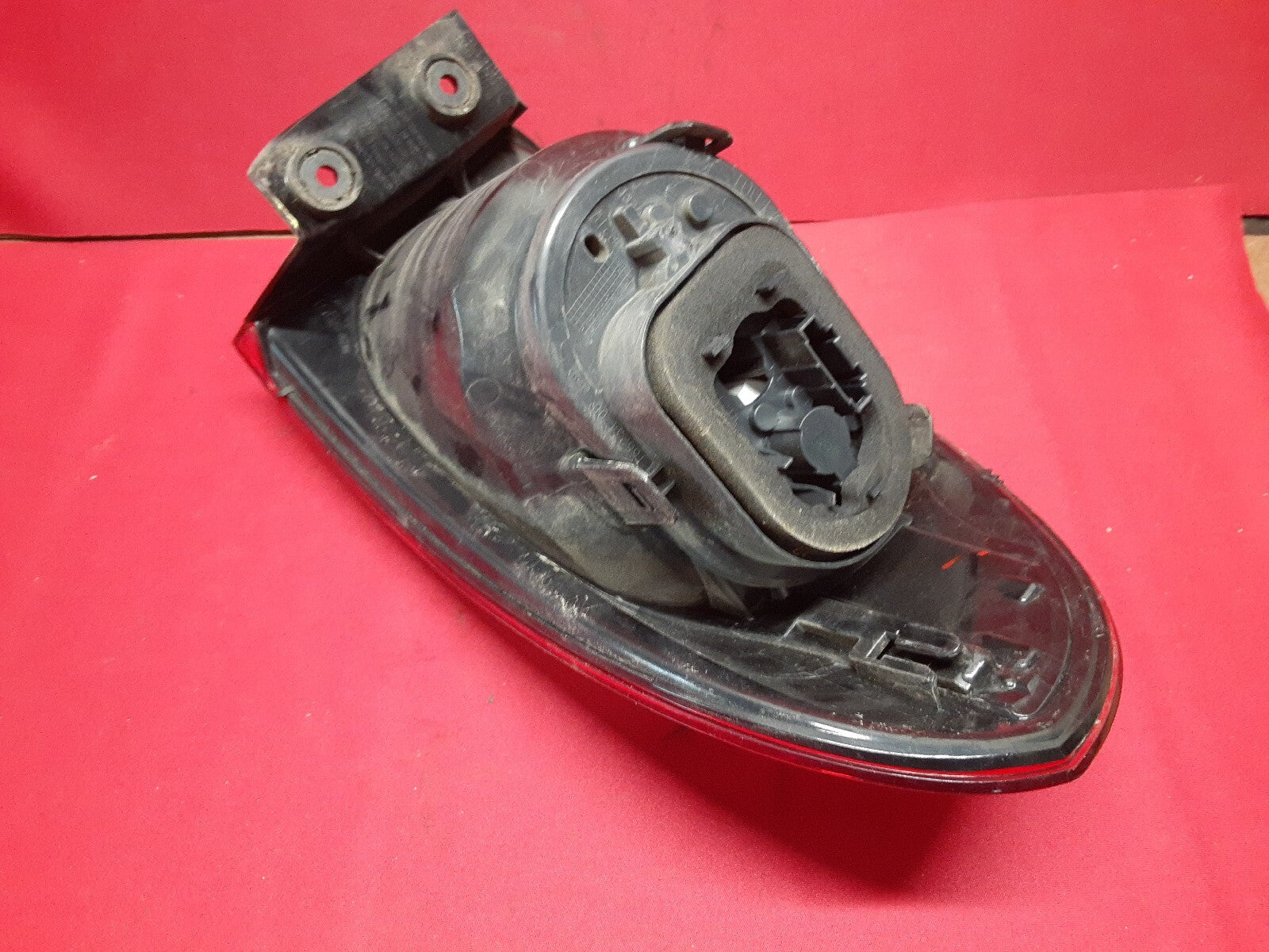 2009 - 2011 VW Volkswagen Tiguan RIGHT PASSENGER Quarter Mounted Tail Light Lamp
