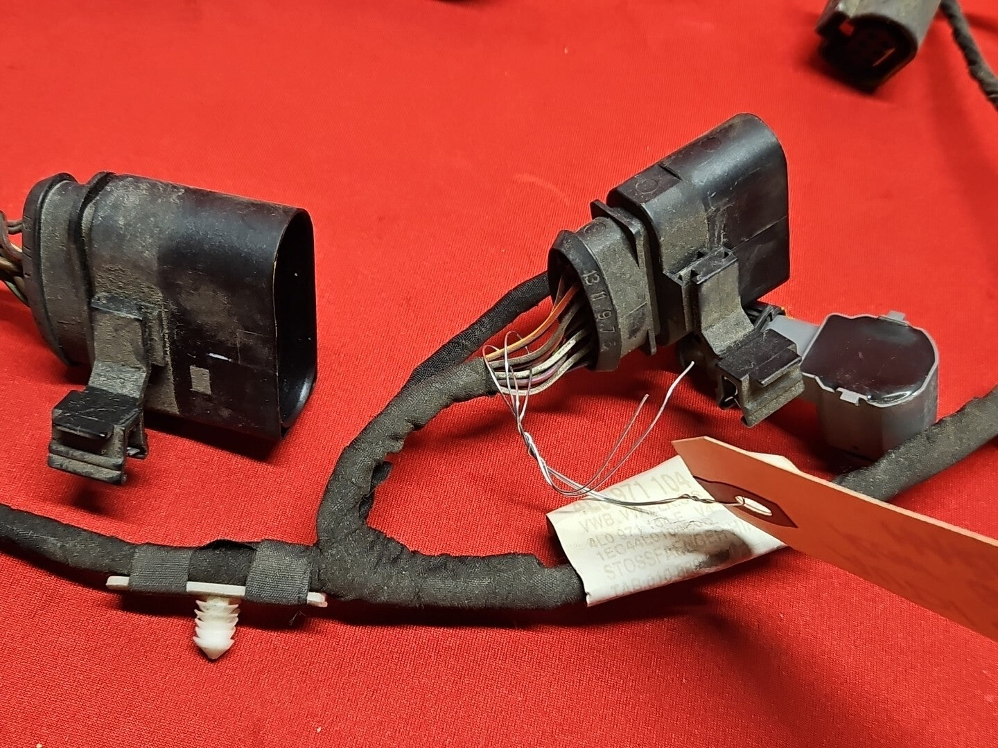 2007 2008 Audi Rear Bumper Wiring Harness w/ Parking Sensors LY7W Light Silver