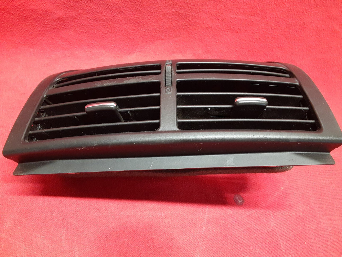 2007 2008 2009 - Saturn Aura Center Dash Vent Assembly / Hazard Switch 25912680