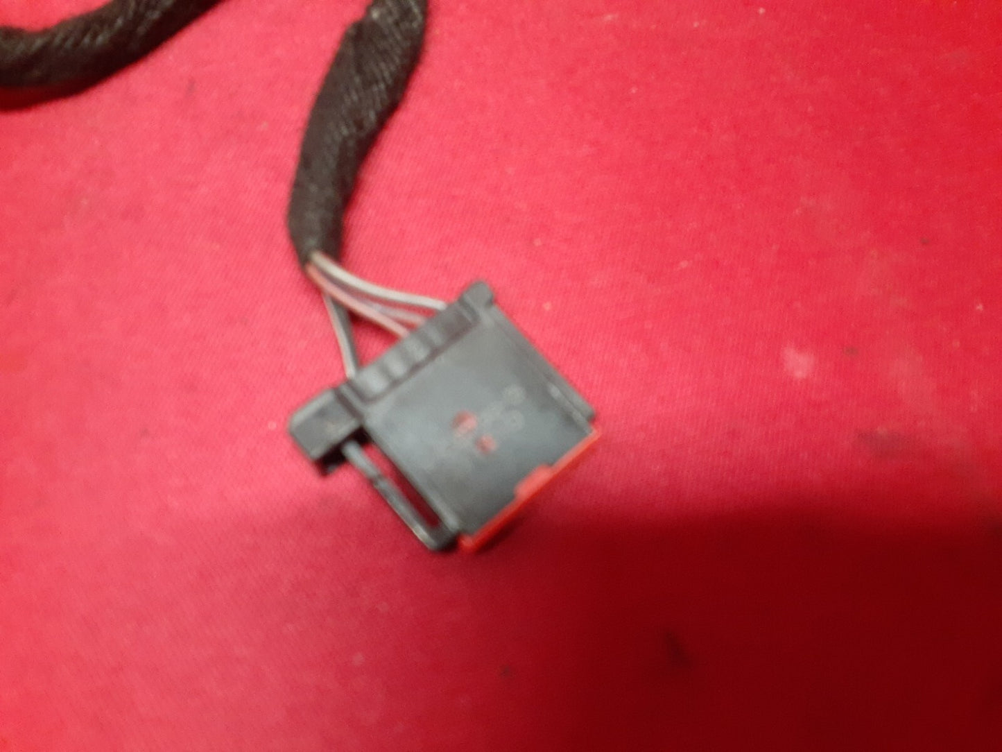 2013 - 2019  Lincoln MKT GPS Antenna Control Module DE9Z10E893D  PIGTAIL