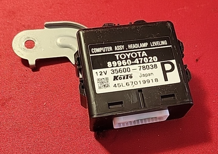 2004 2005 Toyota Prius Headlight Leveling Control unit Module 89996047020