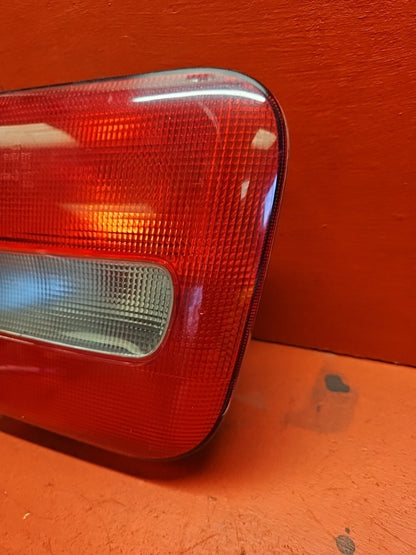1998 - 2000 Volvo S70 INNER RIGHT PASSENGER SIDE Brake Tail Light Lamp 9157009