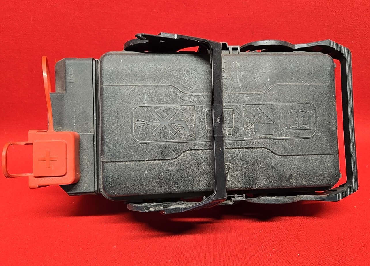 18-20 Buick Regal Sportback TourX L4 Engine Wiring Harness Relay Junction Block