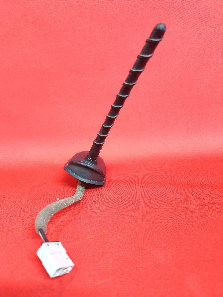 2016-2018 Kia Sorento Radio Stereo Roof Antenna w/ Mast Bee Sting Style