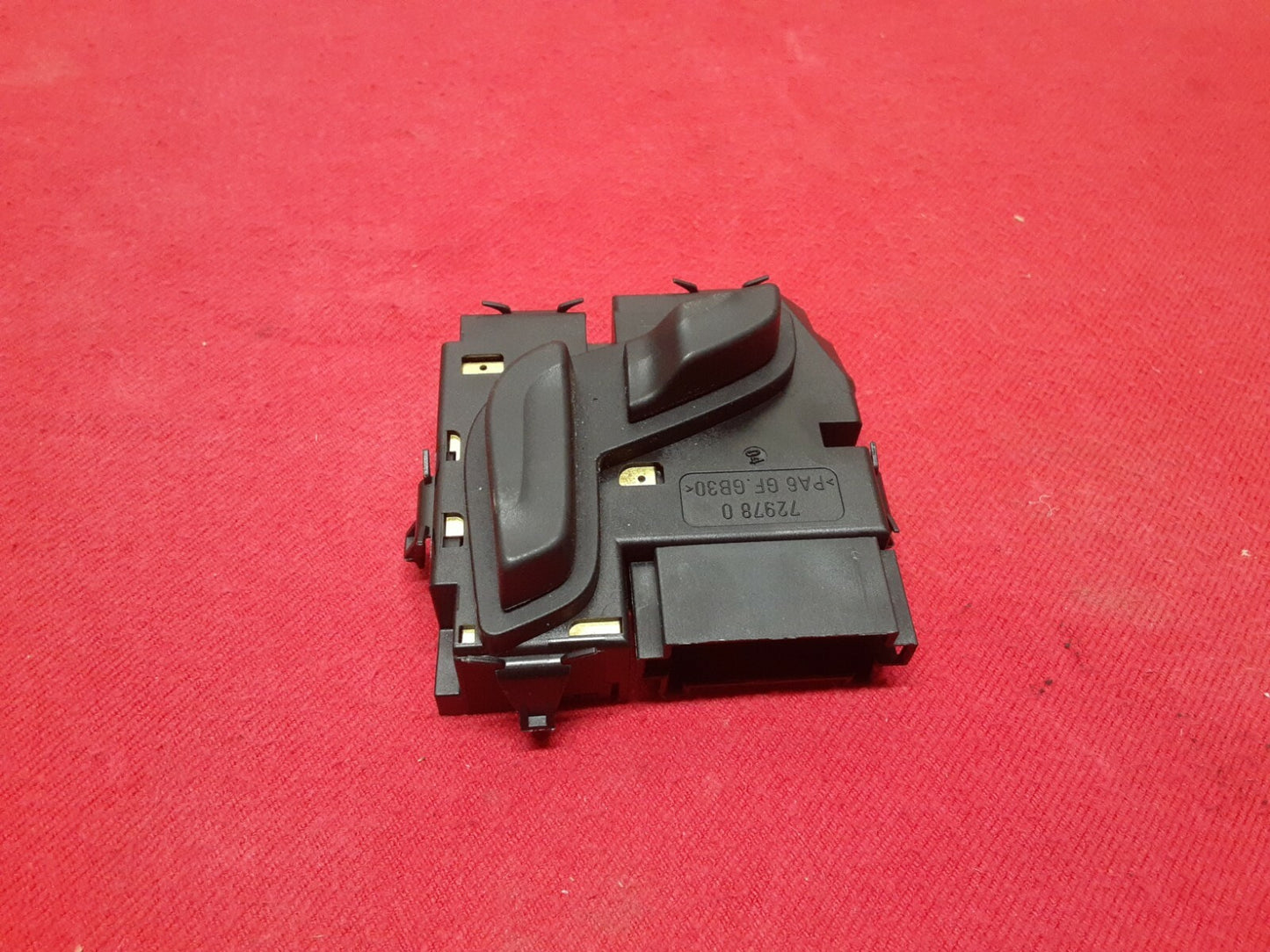 2012 Mercedes C-Class RIGHT PASSENGER Seat Tilt Forward Back Switch 2048701758