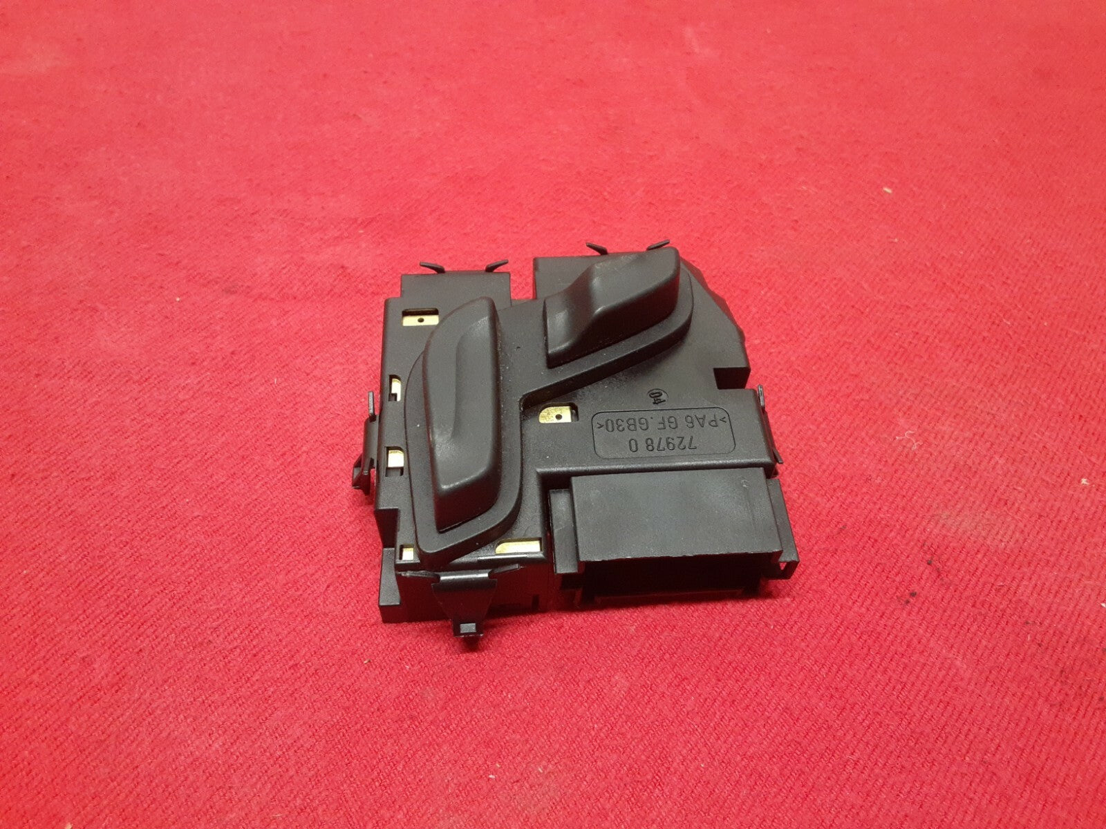 2012 Mercedes C-Class RIGHT PASSENGER Seat Tilt Forward Back Switch 2048701758