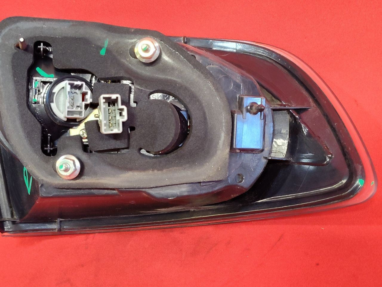 2007-2009 Mazda Mazda3 SEDAN Quarter Mounted RIGHT PASSENGER Tail Light Lamp LED