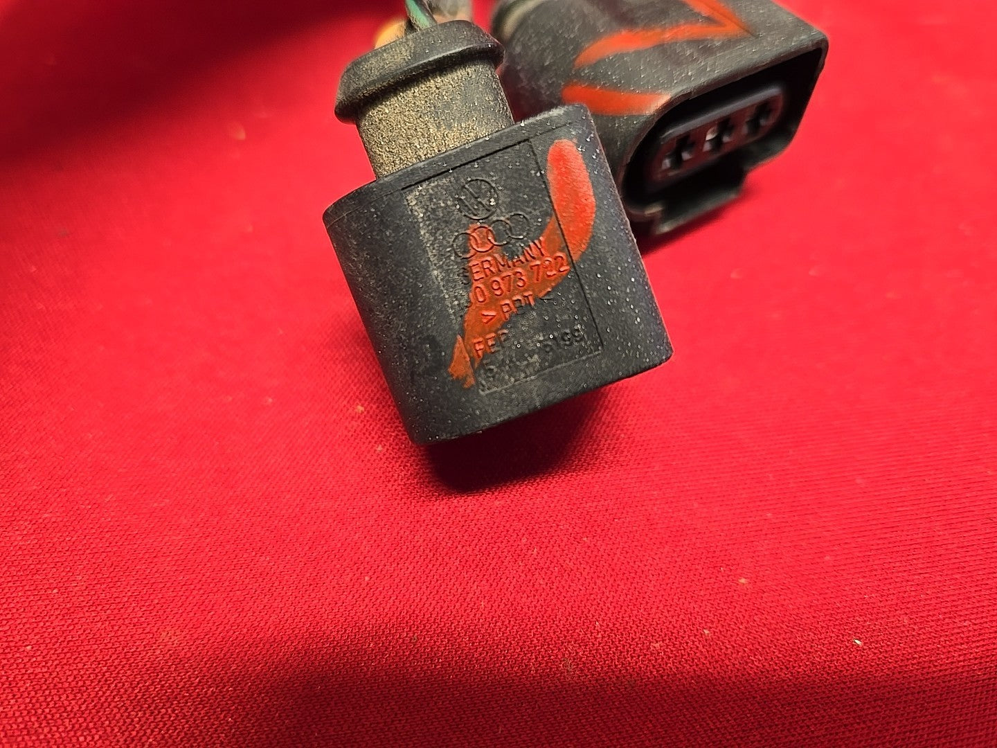 1998-2005 VW Volkswagen Beetle RIGHT PASSENGER Tail Light Lamp - PIGTAIL WIRES