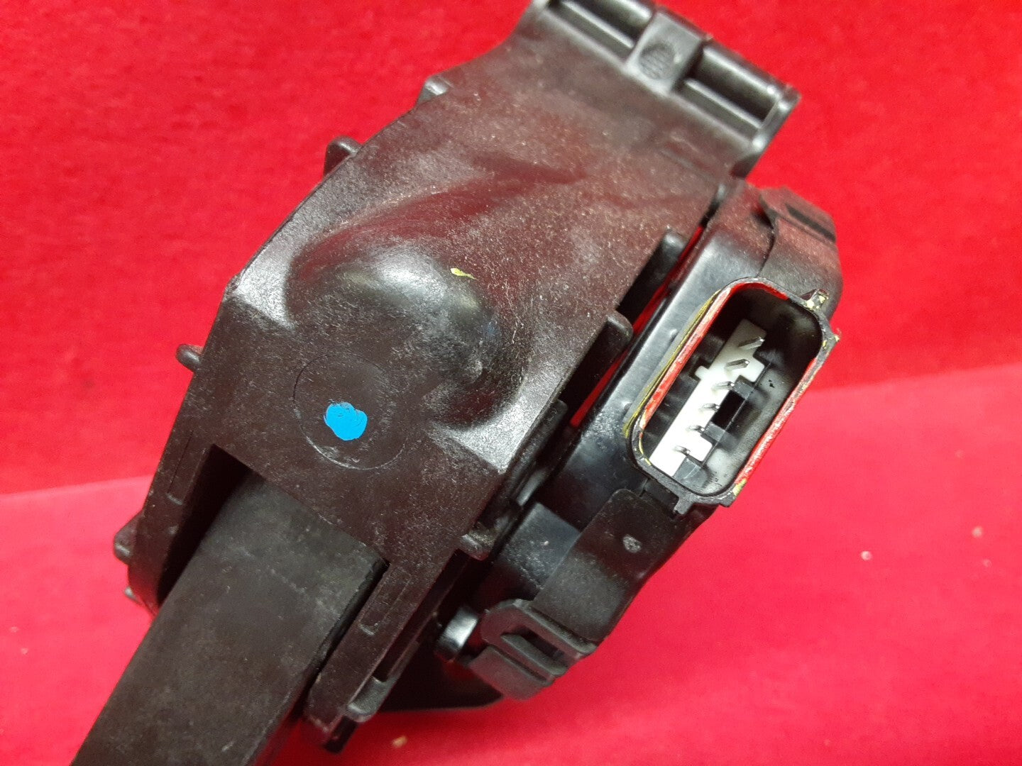 18-20 Buick Regal 16-19 Malibu 17-19 LaCrosse Accelerator Gas Pedal 84657611