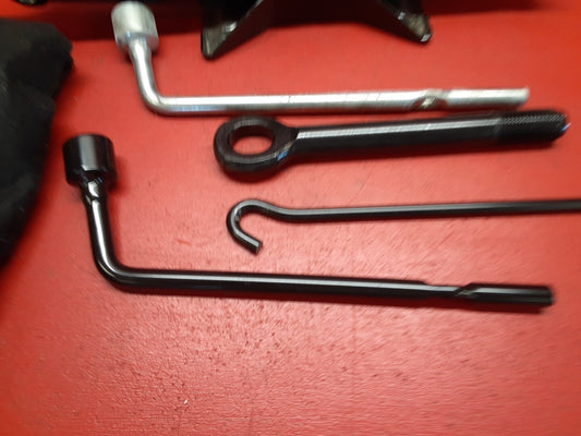 2011-2016 Kia Sportage Spare Emergency Jack W/ Tool Set 091102S100