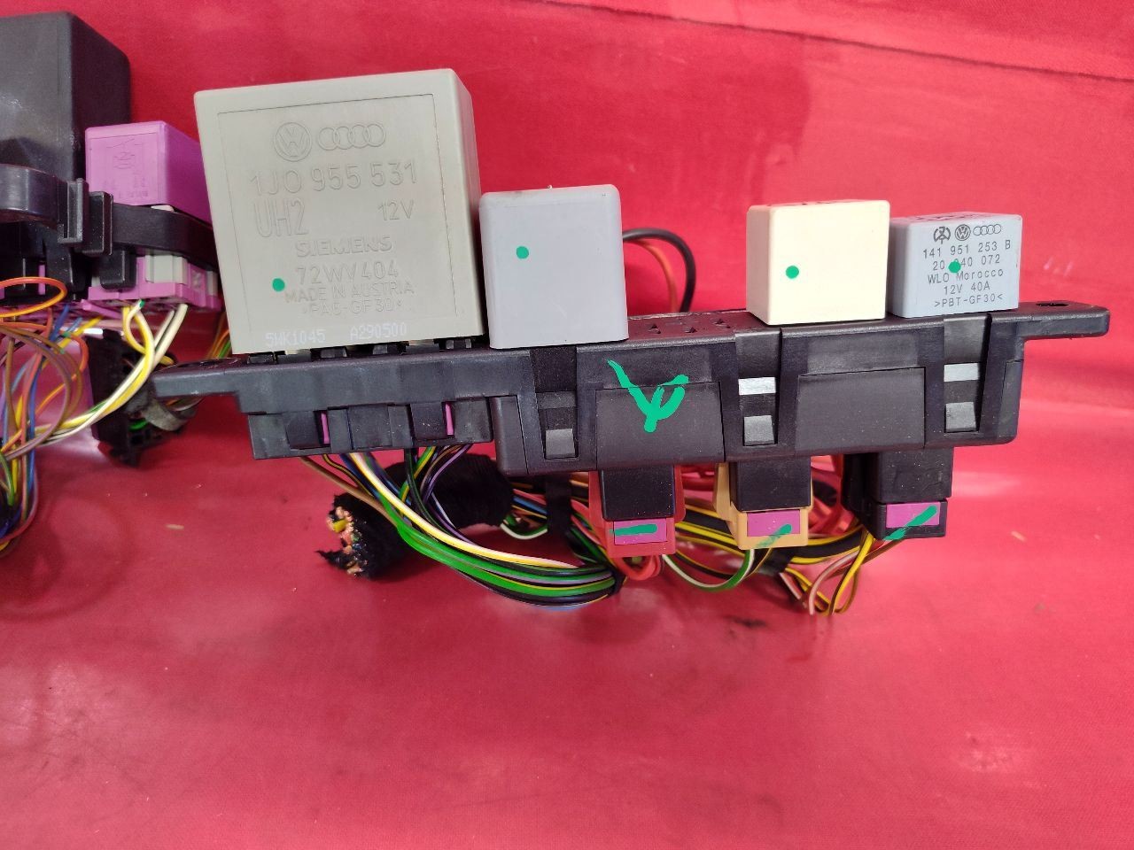 2001 VW Volkswagen Passat 2.8L V6 A/T AWD Interior Cabin Fuse Box Relay Set