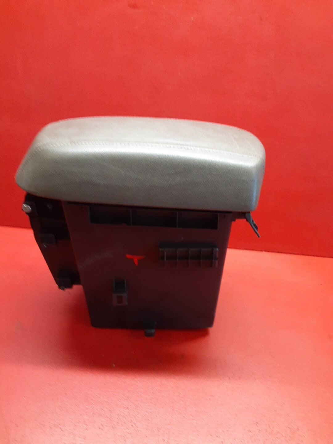 2011 2012 2013 Kia Sportage Center Console Bin W/ Armrest 846603W000GAH