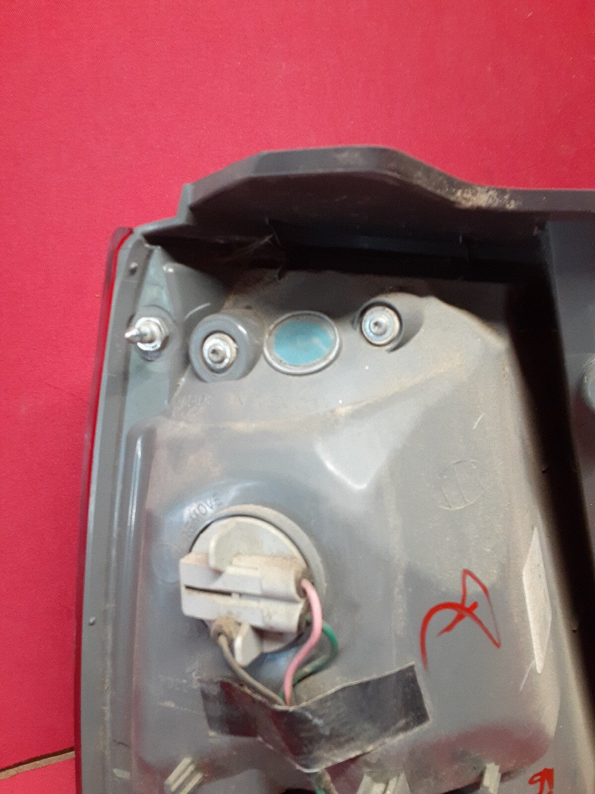 2011 - 2013 Kia Sorento PASSENGER Quarter Tail Light Lamp Halogen 92402-1U000