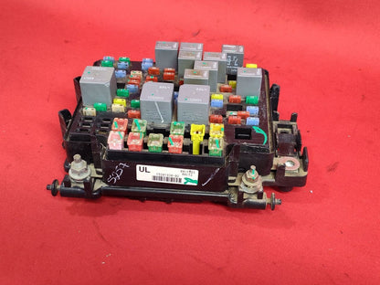2004-2006 Cadillac Chevy GMC Truck SUV Engine Fuse Box Junction Block