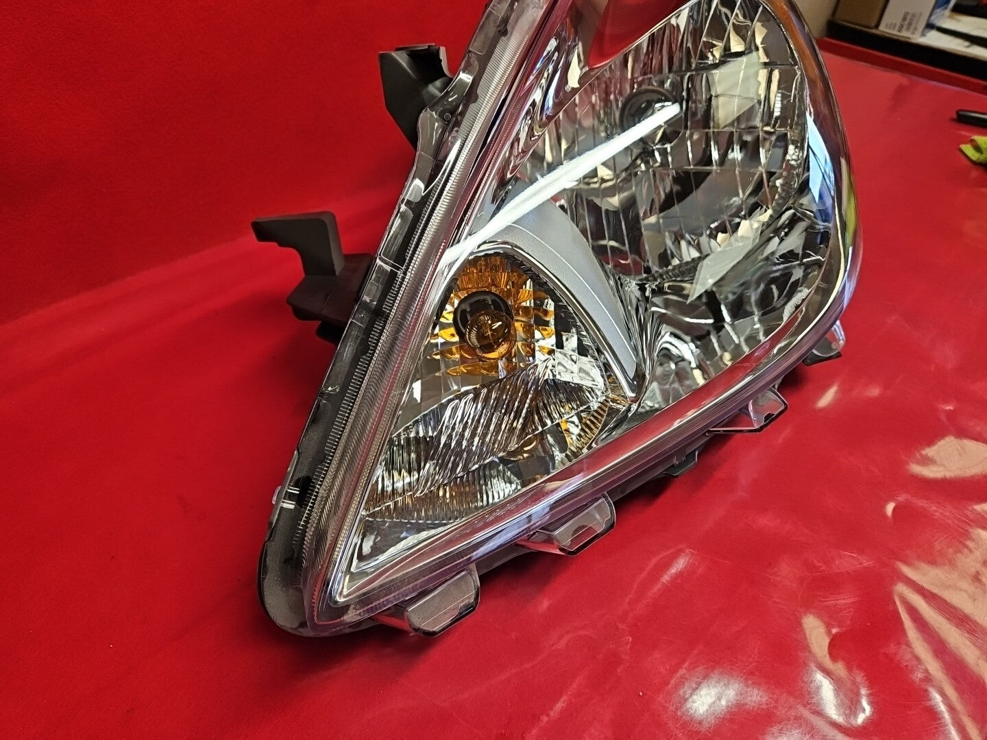 2012 - 2014 Nissan Versa Front right Passenger Headlamp Light 26010-3AN0B