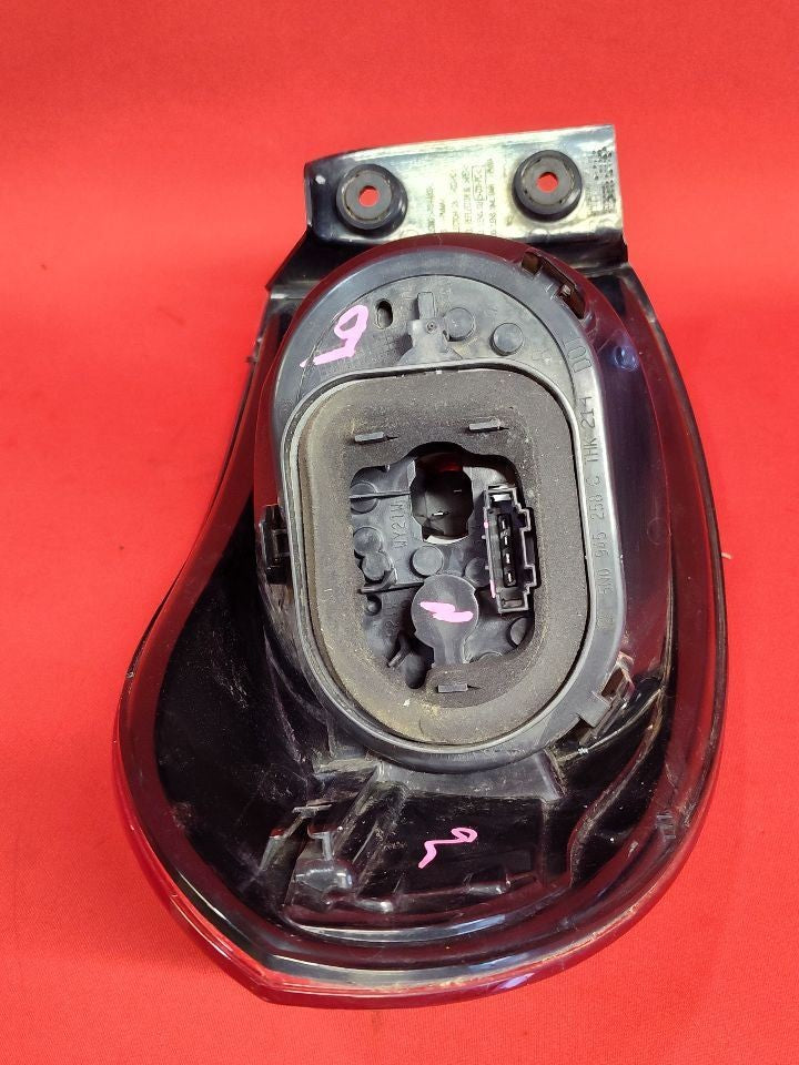 2009-2011 VW Tiguan RIGHT PASSENGER Outer Quarter Mounted Tail Light Lamp