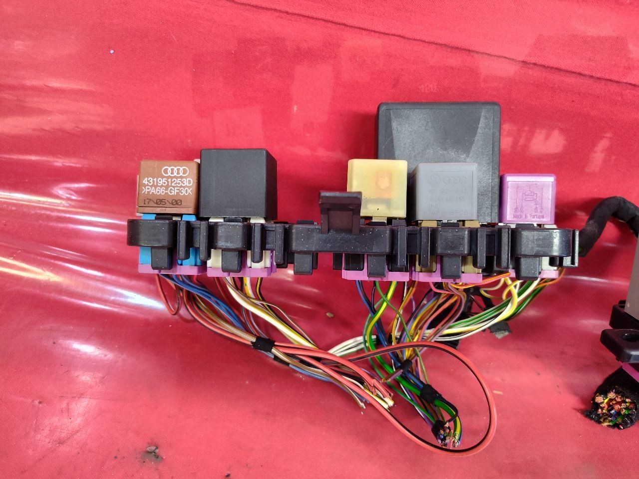 2001 VW Volkswagen Passat 2.8L V6 A/T AWD Interior Cabin Fuse Box Relay Set