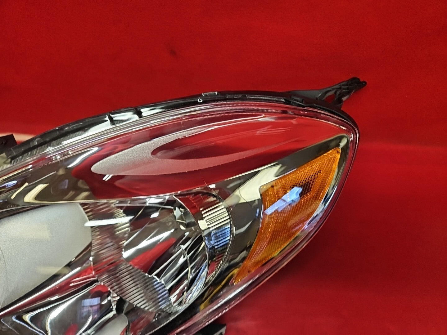2012 - 2014 Nissan Versa Front right Passenger Headlamp Light 26010-3AN0B