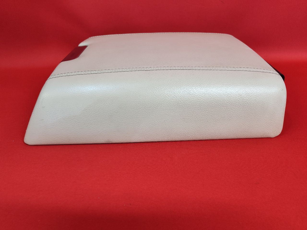 2003 2004 Lincoln Navigator REAR Middle Console Armrest Lid Light Parchment