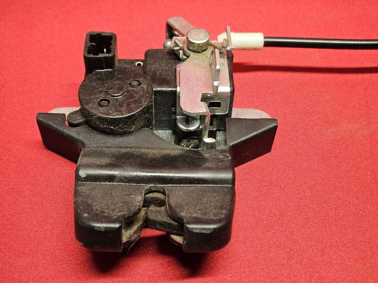 2011-2015 Hyundai Sonata Hybrid GLS Limited Deck Lid Trunk Latch Lock Actuator
