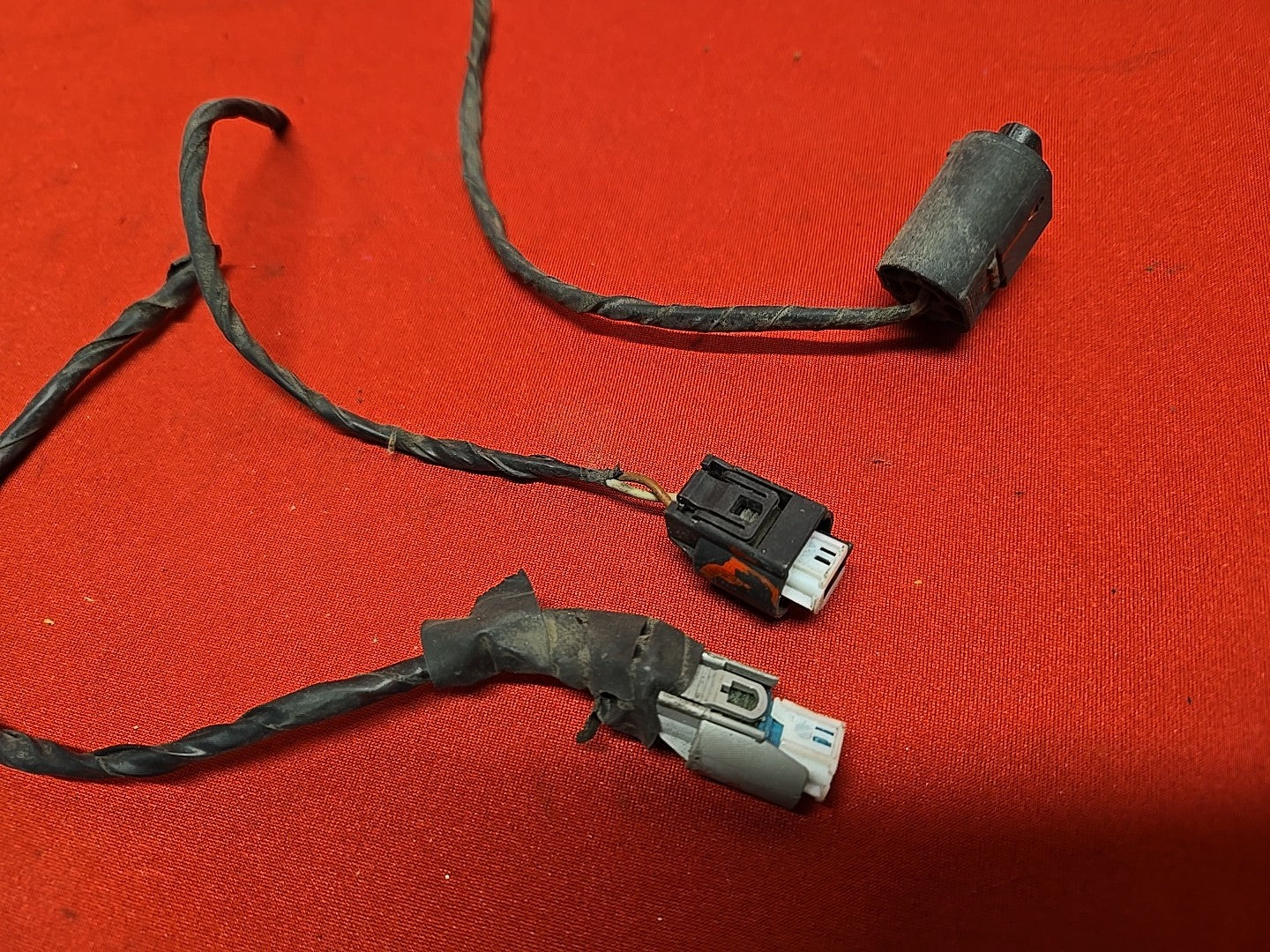02-06 MINI COOPER S Model Rear Bumper - PIGTAIL WIRES ONLY - Read Description