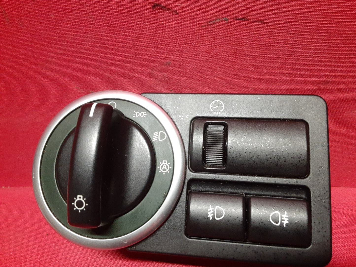 2003 - 2006 Range Rover HSE Headlight Switch w/ Auto Lamps YUD500880PUY