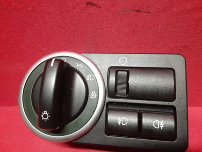 2003 - 2006 Range Rover HSE Headlight Switch w/ Auto Lamps YUD500880PUY
