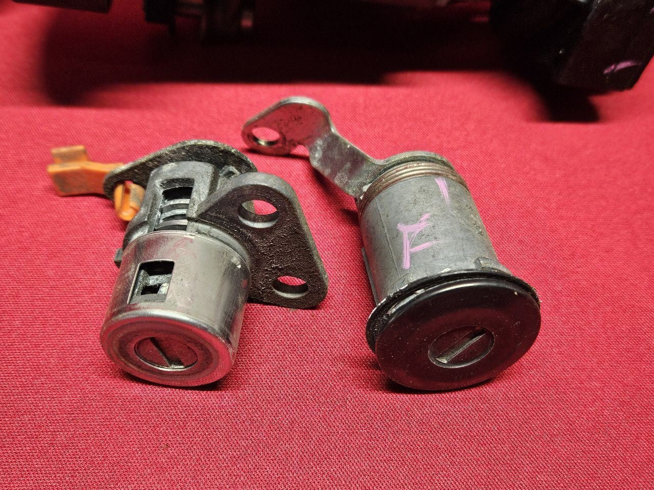 2006 Dodge charger 05-06 Magnum / 300 Ignition Lock Switch Door Cylinder Key SET