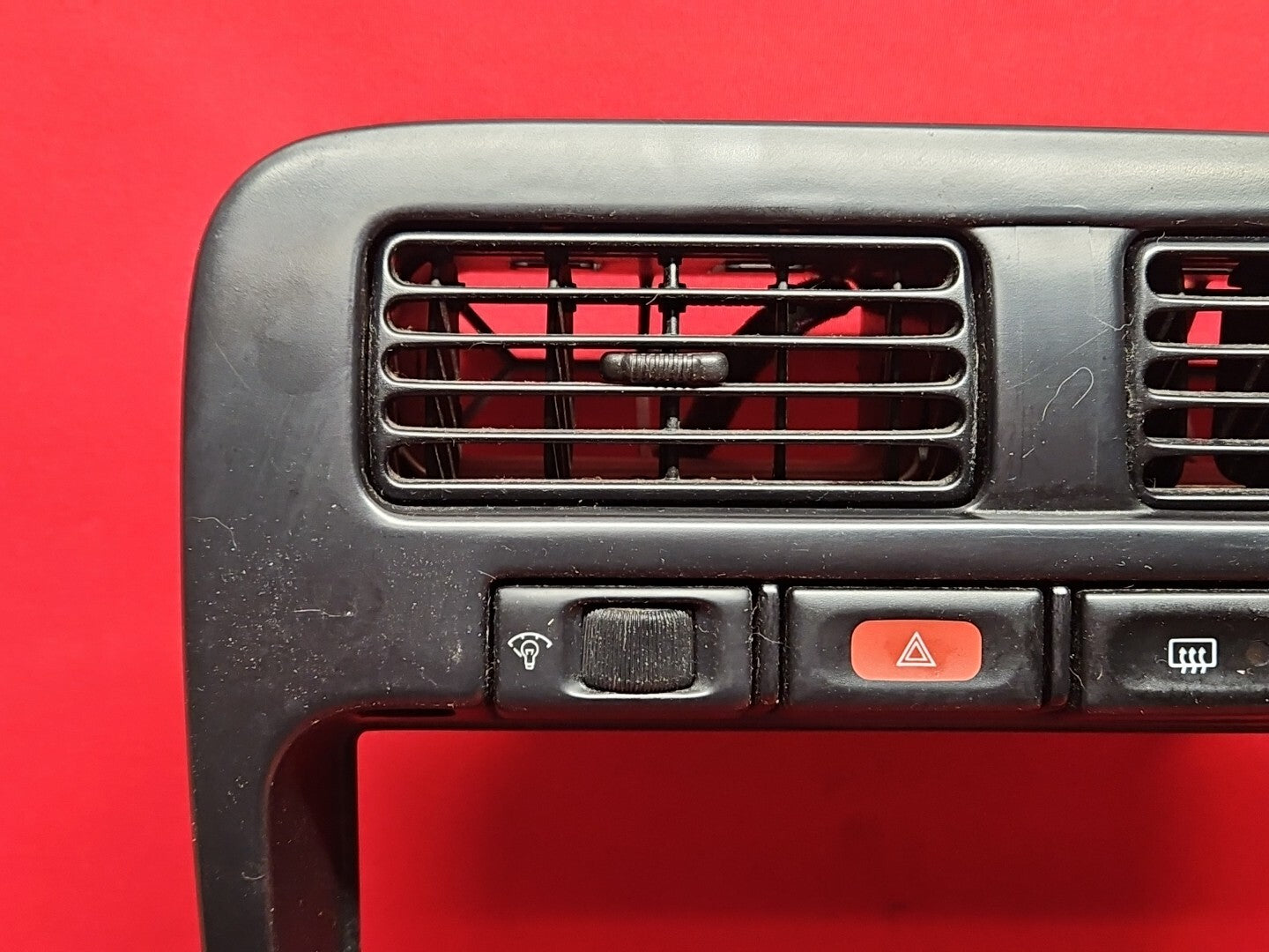 94-95 Nissan Pathfinder 95-97 Pickup Center Dash Radio Bezel Trim Air Vent Panel