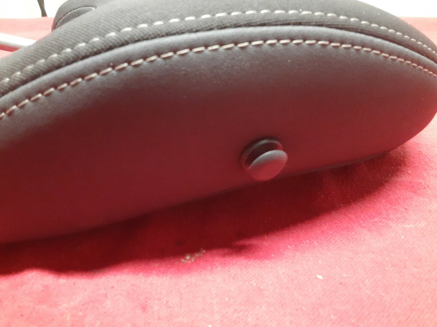 2006 2007 2008 Volvo S40 FRONT RIGHT PASSENGER Headrest Cloth Black Gray Stitch