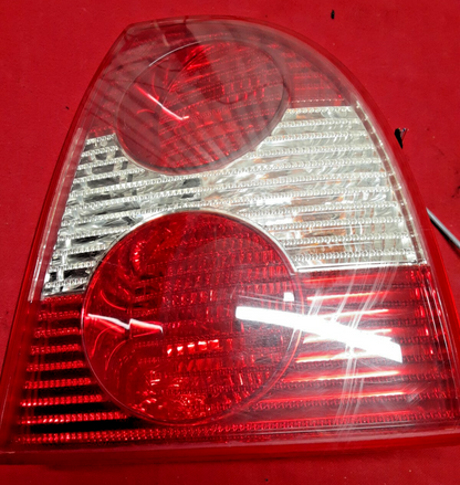 2001 2002 2003 2004 2005 VW Volkswagen Passat RIGHT PASSENGER Tail Light Lamp